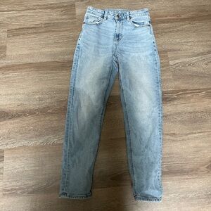 American Eagle Outfitters Light Blue mom Jeans size 2